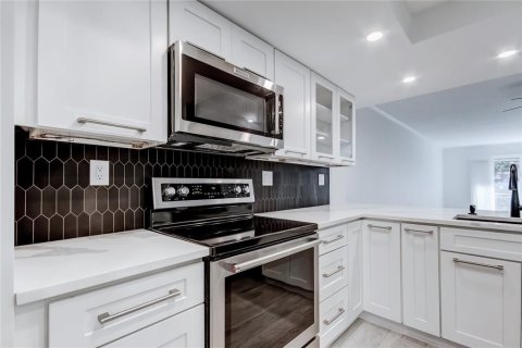 Condo in Clearwater, Florida, 2 bedrooms № 2093279 - photo 10