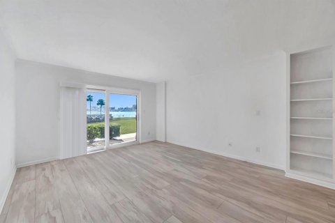Condo in Clearwater, Florida, 2 bedrooms № 2093279 - photo 19