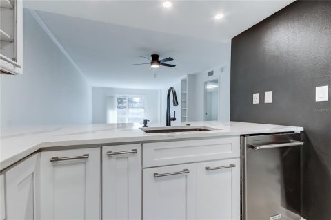 Condo in Clearwater, Florida, 2 bedrooms № 2093279 - photo 13