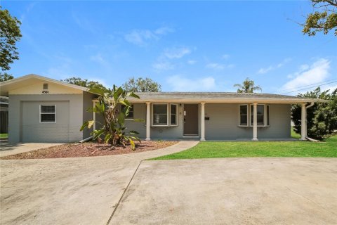 Casa en alquiler en Saint Petersburg, Florida, 3 dormitorios, 157.28 m2 № 1904451 - foto 1