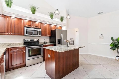 Villa ou maison à louer à Bradenton, Floride: 4 chambres, 184.04 m2 № 2298783 - photo 6