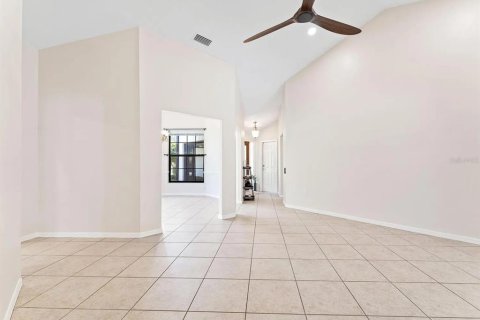 Villa ou maison à louer à Bradenton, Floride: 4 chambres, 184.04 m2 № 2298783 - photo 13