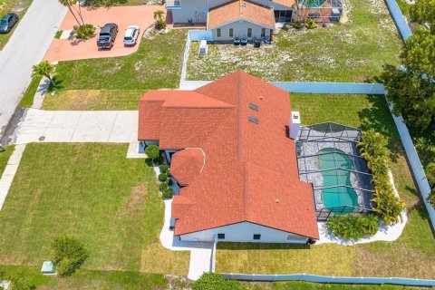 Villa ou maison à louer à Bradenton, Floride: 4 chambres, 184.04 m2 № 2298783 - photo 4