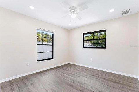Villa ou maison à louer à Bradenton, Floride: 4 chambres, 184.04 m2 № 2298783 - photo 12