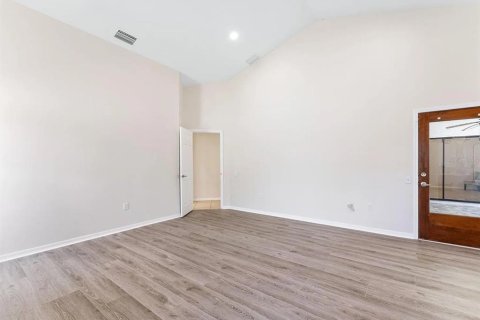 Villa ou maison à louer à Bradenton, Floride: 4 chambres, 184.04 m2 № 2298783 - photo 3