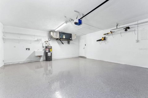 Villa ou maison à louer à Bradenton, Floride: 4 chambres, 184.04 m2 № 2298783 - photo 5