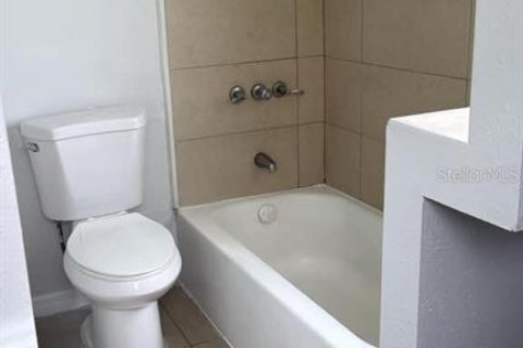 House in Orlando, Florida 2 bedrooms, 66.15 sq.m. № 2238760 - photo 8