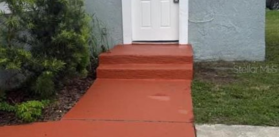 House in Orlando, Florida 2 bedrooms, 66.15 sq.m. № 2238760