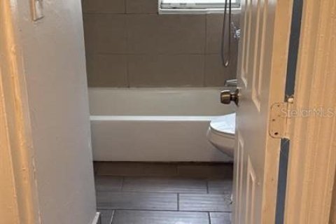 House in Orlando, Florida 2 bedrooms, 66.15 sq.m. № 2238760 - photo 6