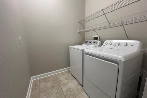 Villa ou maison à louer à Orlando, Floride: 4 chambres, 191.47 m2 № 2395788 - photo 23