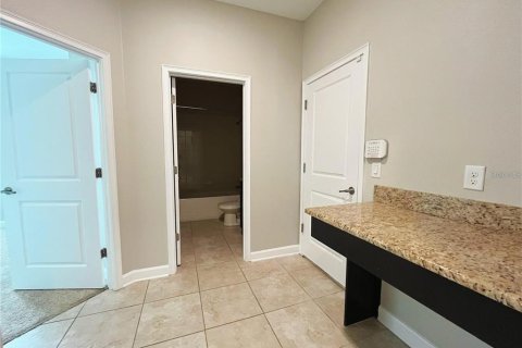 Villa ou maison à louer à Orlando, Floride: 4 chambres, 191.47 m2 № 2395788 - photo 8
