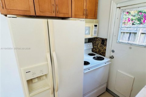 Villa ou maison à louer à Miami, Floride: 1 chambre, 48.77 m2 № 2002145 - photo 10