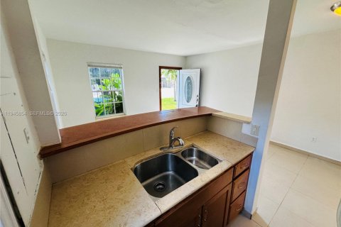 Villa ou maison à louer à Miami, Floride: 1 chambre, 48.77 m2 № 2002145 - photo 13