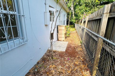 Villa ou maison à louer à Miami, Floride: 1 chambre, 48.77 m2 № 2002145 - photo 17