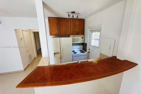 Villa ou maison à louer à Miami, Floride: 1 chambre, 48.77 m2 № 2002145 - photo 6
