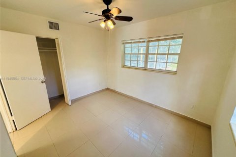 Villa ou maison à louer à Miami, Floride: 1 chambre, 48.77 m2 № 2002145 - photo 15