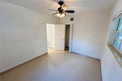 Villa ou maison à louer à Miami, Floride: 1 chambre, 48.77 m2 № 2002145 - photo 16