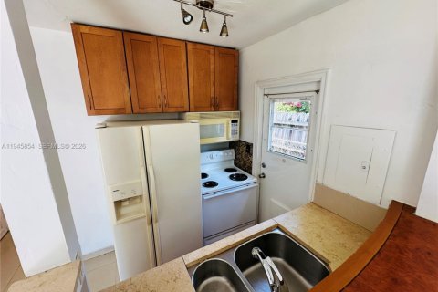 Villa ou maison à louer à Miami, Floride: 1 chambre, 48.77 m2 № 2002145 - photo 7