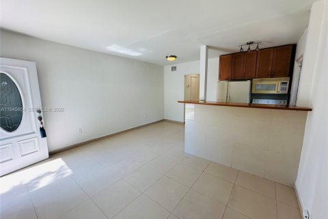 Villa ou maison à louer à Miami, Floride: 1 chambre, 48.77 m2 № 2002145 - photo 5