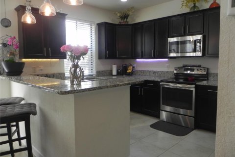Touwnhouse à vendre à Davie, Floride: 4 chambres, 209.96 m2 № 1974007 - photo 6