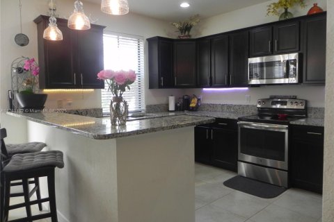 Touwnhouse à vendre à Davie, Floride: 4 chambres, 209.96 m2 № 1974007 - photo 5