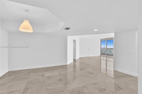 Condominio en venta en Aventura, Florida, 3 dormitorios, 173.73 m2 № 1849228 - foto 11