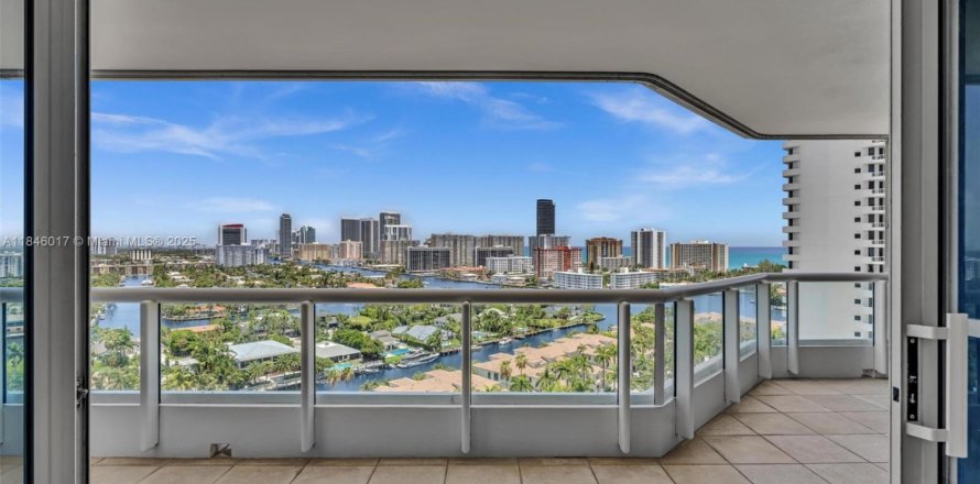 Condominio en Aventura, Florida, 3 dormitorios № 1849228