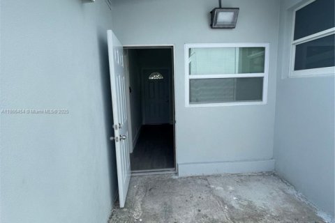 Villa ou maison à vendre à Miami, Floride: 3 chambres, 142.88 m2 № 1979292 - photo 25