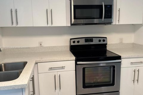 Villa ou maison à vendre à Miami, Floride: 3 chambres, 142.88 m2 № 1979292 - photo 11