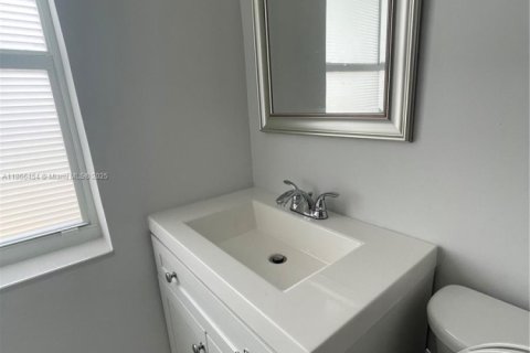 Villa ou maison à vendre à Miami, Floride: 3 chambres, 142.88 m2 № 1979292 - photo 28