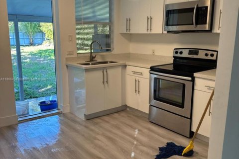 Villa ou maison à vendre à Miami, Floride: 3 chambres, 142.88 m2 № 1979292 - photo 12