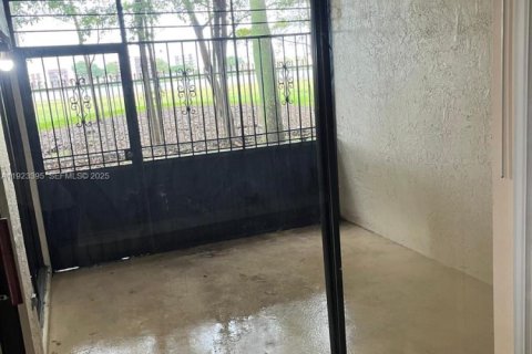 Снять в аренду кондоминиум в Майами, Флорида 2 спальни, 90.86м2, № 1982872 - фото 3