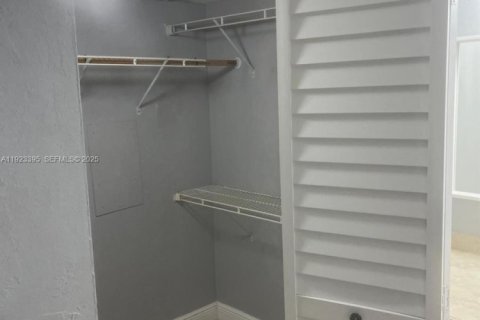 Снять в аренду кондоминиум в Майами, Флорида 2 спальни, 90.86м2, № 1982872 - фото 4