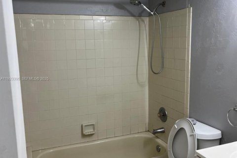 Снять в аренду кондоминиум в Майами, Флорида 2 спальни, 90.86м2, № 1982872 - фото 5