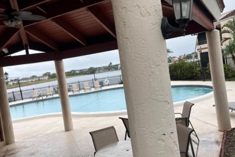 Снять в аренду кондоминиум в Майами, Флорида 2 спальни, 90.86м2, № 1982872 - фото 7