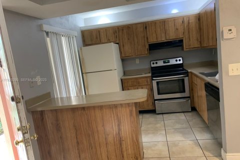 Снять в аренду кондоминиум в Майами, Флорида 2 спальни, 90.86м2, № 1982872 - фото 9