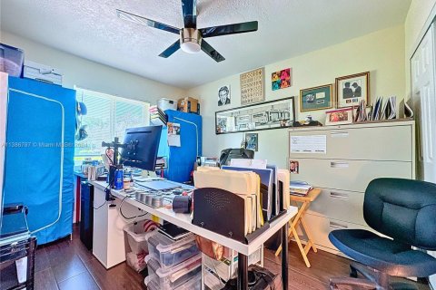 Купить виллу или дом в Корал-Спрингс, Флорида 5 спален, 200.85м2, № 1979420 - фото 9