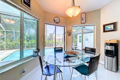 Купить виллу или дом в Корал-Спрингс, Флорида 5 спален, 200.85м2, № 1979420 - фото 14