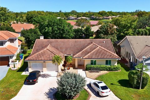 Купить виллу или дом в Корал-Спрингс, Флорида 5 спален, 200.85м2, № 1979420 - фото 23