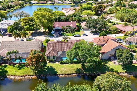 Купить виллу или дом в Корал-Спрингс, Флорида 5 спален, 200.85м2, № 1979420 - фото 24
