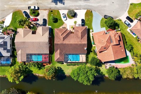 Купить виллу или дом в Корал-Спрингс, Флорида 5 спален, 200.85м2, № 1979420 - фото 25