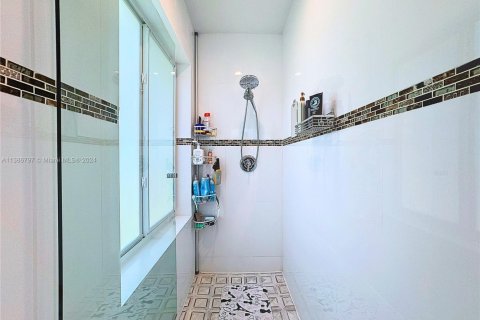 Купить виллу или дом в Корал-Спрингс, Флорида 5 спален, 200.85м2, № 1979420 - фото 6