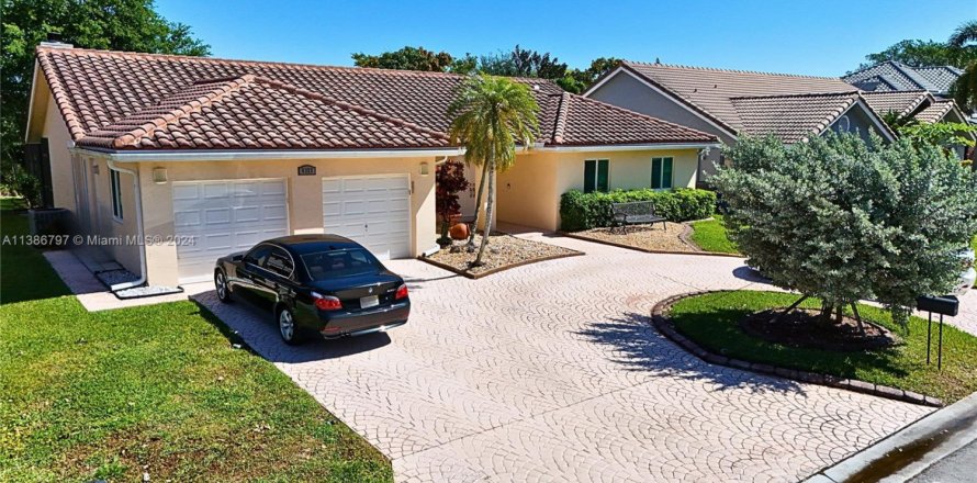 Дом в Корал-Спрингс, Флорида 5 спален, 200.85м2 № 1979420