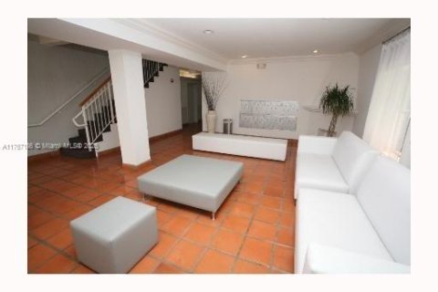 Купить кондоминиум в Майами-Бич, Флорида 1 спальня, 56.3м2, № 1985658 - фото 2