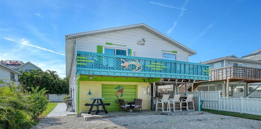Immobilier commercial à Bradenton Beach, Floride 4 chambres, 178.37 m2 № 2429078