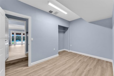 Villa ou maison à vendre à Miami, Floride: 4 chambres, 186.55 m2 № 2008690 - photo 16