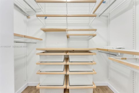 Villa ou maison à vendre à Miami, Floride: 4 chambres, 186.55 m2 № 2008690 - photo 25