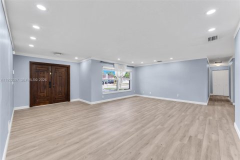 Villa ou maison à vendre à Miami, Floride: 4 chambres, 186.55 m2 № 2008690 - photo 4