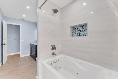 Villa ou maison à vendre à Miami, Floride: 4 chambres, 186.55 m2 № 2008690 - photo 19