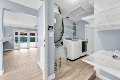 Villa ou maison à vendre à Miami, Floride: 4 chambres, 186.55 m2 № 2008690 - photo 14